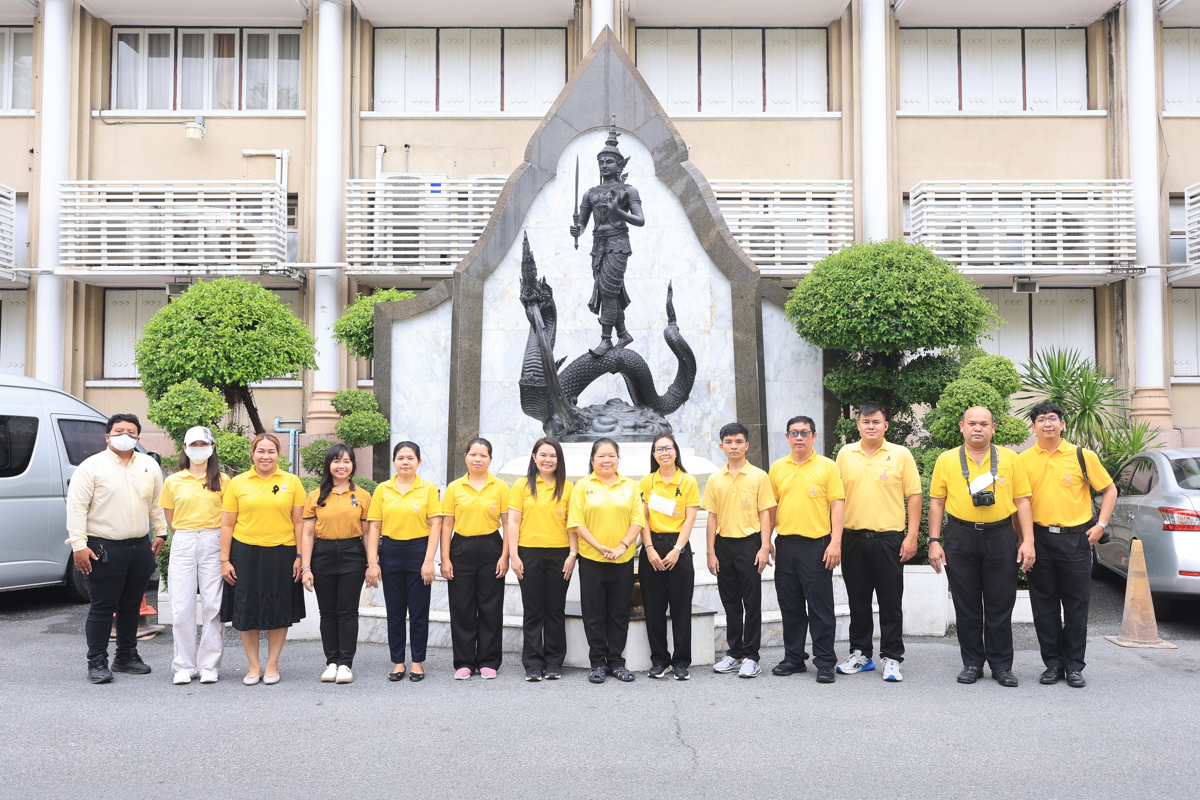 title - ส.ป.ก. ร่วมเฝ้ารับเสด็จฯ พระบาทสมเด็จพระเจ้าอยู่หัว และ สมเด็จพระนางเจ้า ฯ พระบรมราชินี เนื่องในโอกาสเสด็จพระราชดำเนินไปในการ พระราชพิธีเฉลิมพระชนมพรรษา 28 กรกฎาคม 2569